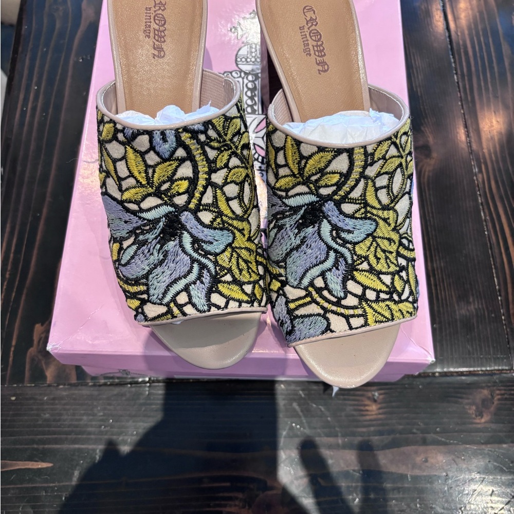Crown Vintage Women's Floral Embroidered  Clara Mules - Yellow/Blue Boho - Picture 3 of 7